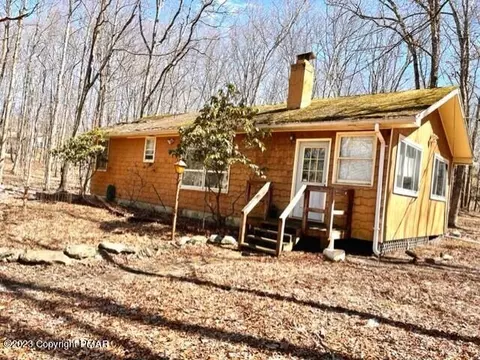 5821 Cottontail Ln, East Stroudsburg, PA 18302