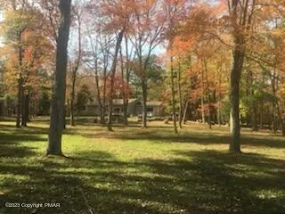 1065 Krump Rd, Bushkill, PA 18324