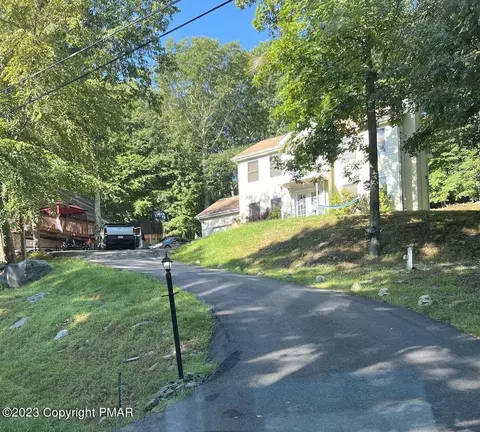 155 Bellingham Dr, Bushkill, PA 18324