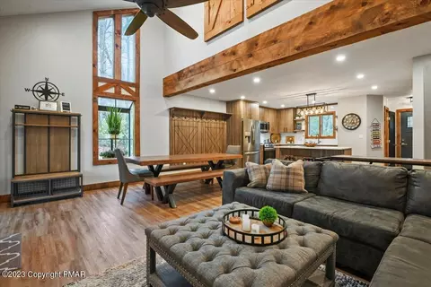 19 Ski Side Dr, Tannersville, PA 18372