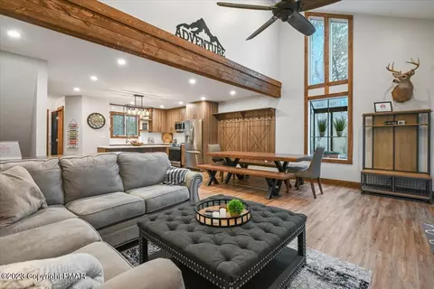 20 Ski Side Dr, Tannersville, PA 18372