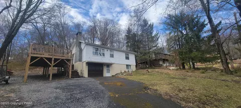 1021 Maple Lake Dr, Bushkill, PA 18324