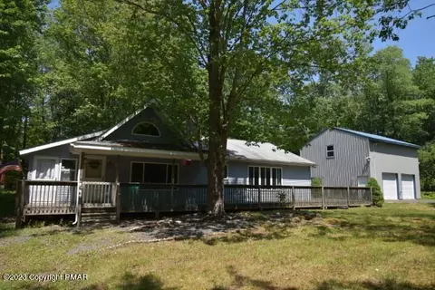 130 Bushkill Dr, Pocono Lake, PA 18347