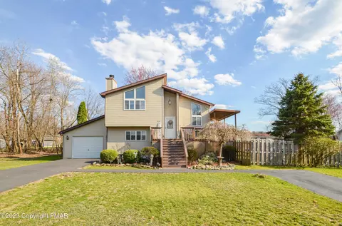 20 Para Dr, Jenkins Township, PA 18640