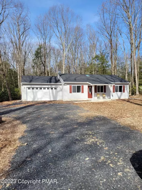 241 Lower Valley Dr, Kunkletown, PA 18058
