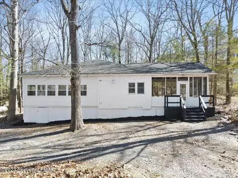 3492 Farview Dr, East Stroudsburg, PA 18302
