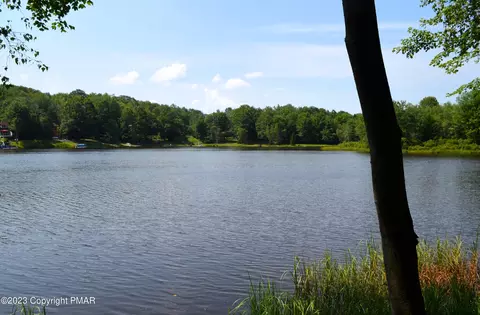1131 Kinta Circle Cir, Pocono Lake, PA 18347