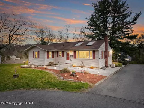 951 Drake Ln, Stroudsburg, PA 18360