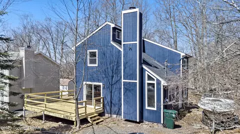 6028 Boardwalk Dr, Tobyhanna, PA 18466