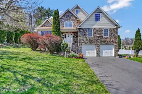 782 Wedgewood Lake Dr, Stroudsburg, PA 18360
