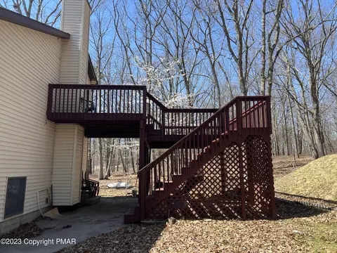 1042 Bear Dr, Bushkill, PA 18324 photo 25