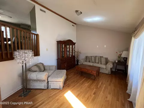 1042 Bear Dr, Bushkill, PA 18324 photo 10