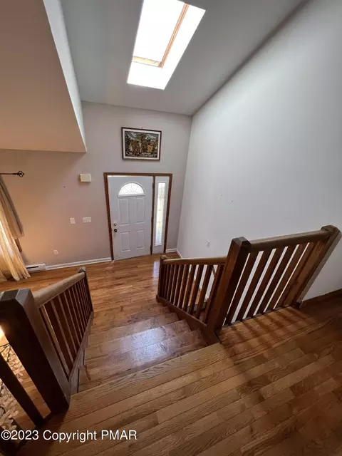 1042 Bear Dr, Bushkill, PA 18324 photo 9