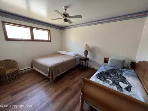 1042 Bear Dr, Bushkill, PA 18324 photo 16