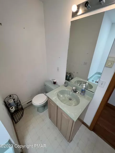 1042 Bear Dr, Bushkill, PA 18324 photo 11