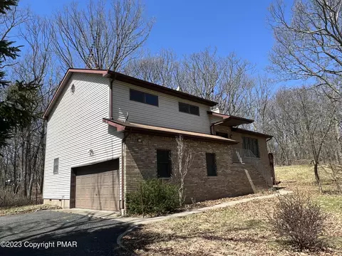 1042 Bear Dr, Bushkill, PA 18324 photo 3