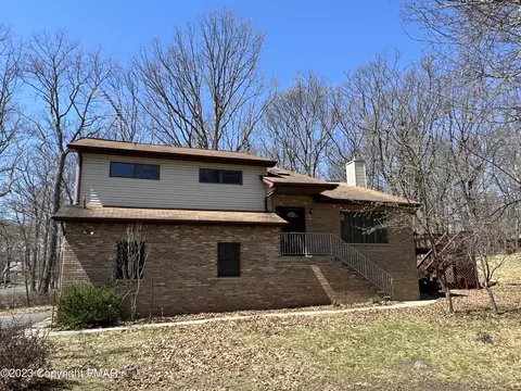 1042 Bear Dr, Bushkill, PA 18324 photo 2
