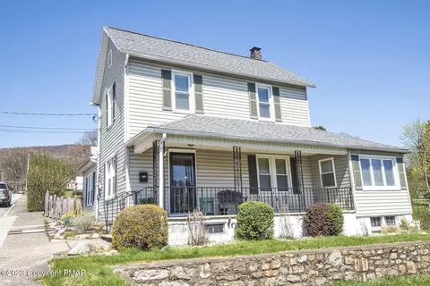 202 Oxford St, Pen Argyl, PA 18072