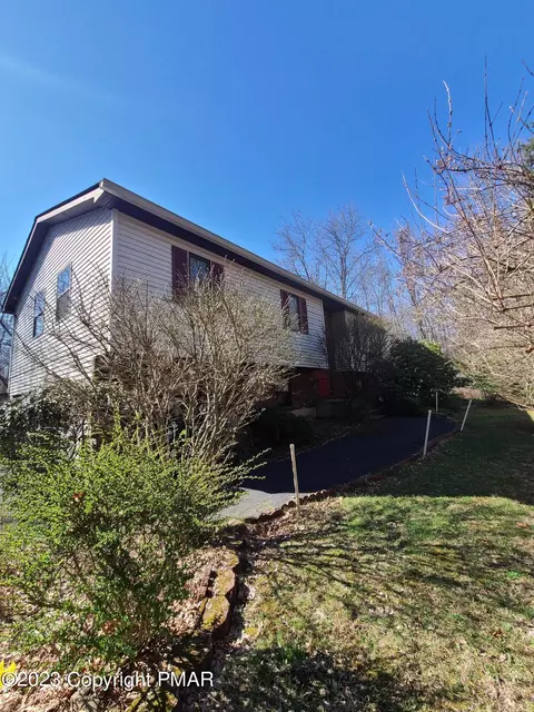 163 Pawnee Trl, Albrightsville, PA 18210