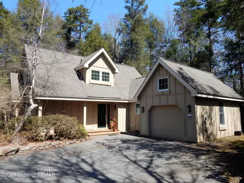 121 Halfmoon Rd, Pocono Pines, PA 18350
