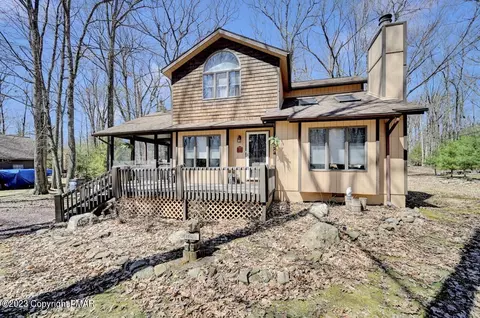 21 Sassafras Rd, Lake Harmony, PA 18624