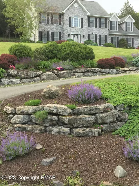 117 Old Kettle Ct, Stroudsburg, PA 18360