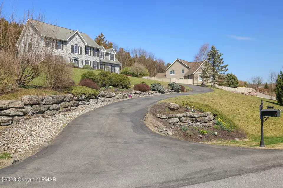  117 Old Kettle Ct, Stroudsburg, PA 18360 photo 2