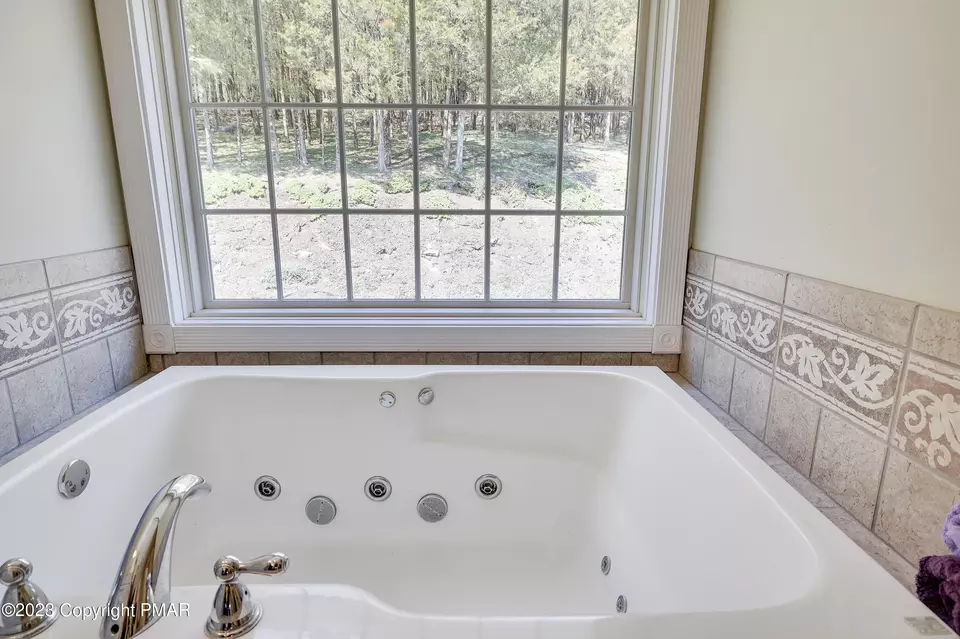  117 Old Kettle Ct, Stroudsburg, PA 18360 photo 37