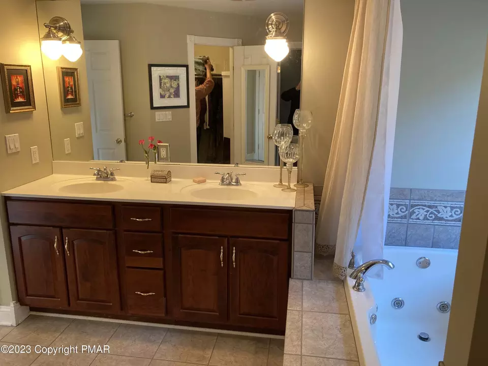  117 Old Kettle Ct, Stroudsburg, PA 18360 photo 36