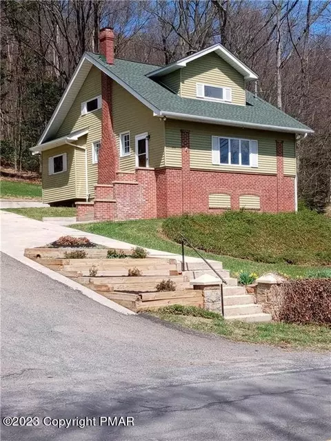 898 Center Ave, Jim Thorpe, PA 18229
