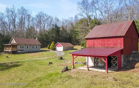 3423 Spruce Cabin Rd, Cresco, PA 18326