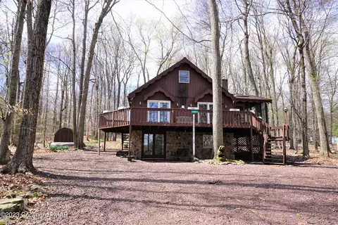 147 Cottontail Ln, Pocono Lake, PA 18347