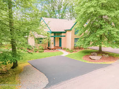 108 Fox Run Rd, Buck Hill Falls, PA 18323