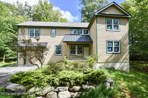 124 Creekside Rd, Buck Hill Falls, PA 18323