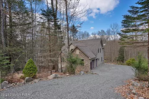 119 Robert Ln, Gouldsboro, PA 18424