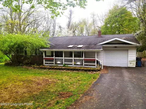 334 Del Sol Dr, East Stroudsburg, PA 18301