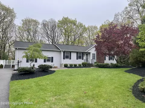 222 Woodcrest Blvd, Stroudsburg, PA 18360