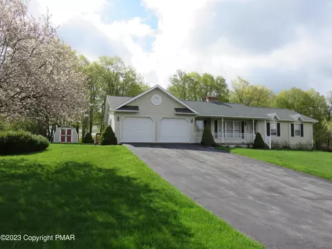 560 Spring Run Ln, Madison Township, PA 18444