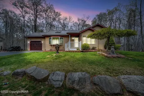 14 Poplar Pl, Clifton Township, PA 18424