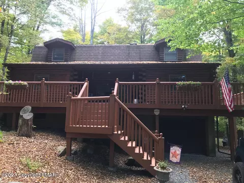 105 Cedar Ln, Greentown, PA 18426