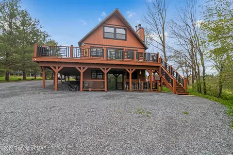 939 Westwood Dr, Lake Ariel, PA 18436