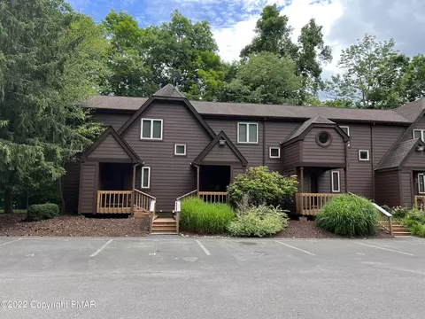 72 Arrowwood Dr, East Stroudsburg, PA 18302