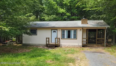 7264 Long Pine Dr, Tobyhanna, PA 18466