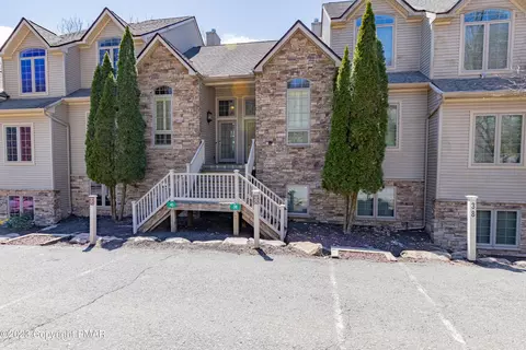 40 Mountainwoods Dr, Lake Harmony, PA 18624