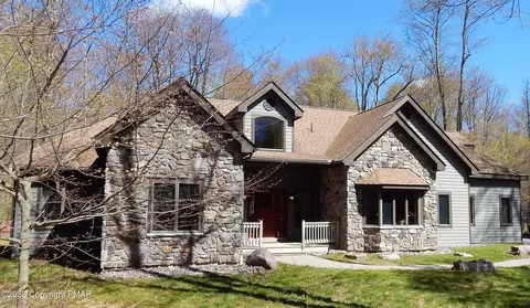 126 Flintlock Trl, Pocono Pines, PA 18350