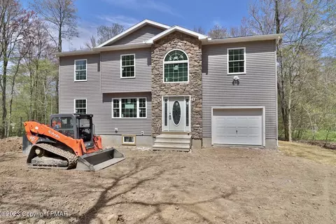 3636 Cedar Ln, Tobyhanna, PA 18466