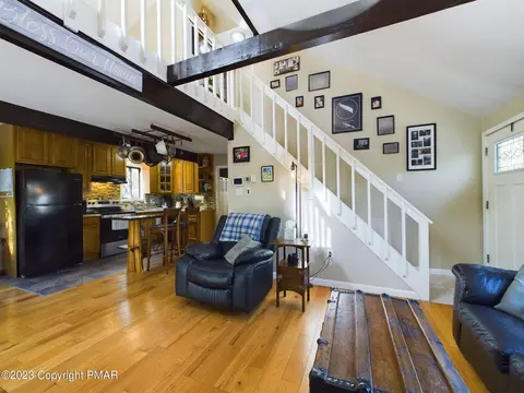 161 Valley View Dr, Albrightsville, PA 18210