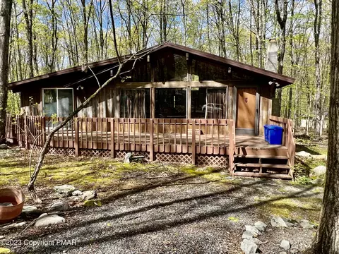 255 Castle Dr, East Stroudsburg, PA 18302
