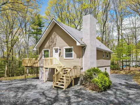 592 Hearthstone Cir, Bartonsville, PA 18321
