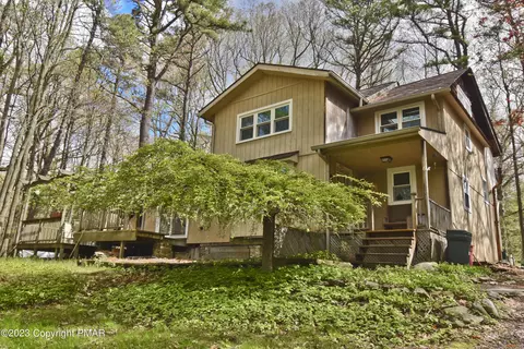 316 Goldfinch Pl, Mount Pocono, PA 18344